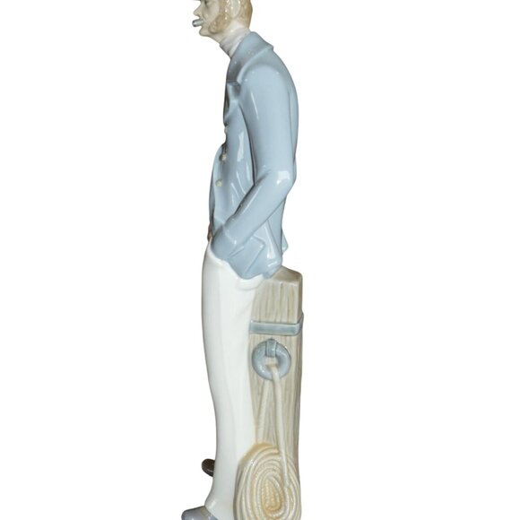 Vintage Lladro Sea Captain Sailor Figurine #4621 Retired 1993 With Pipe REPAIRED - Picture 6 of 7
